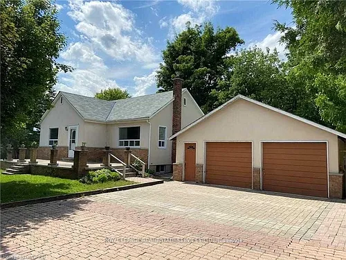 235 Lakeshore Rd W Photo 1