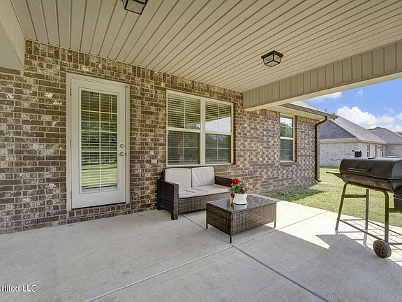 4th image of 8604 Courtly Cir N
