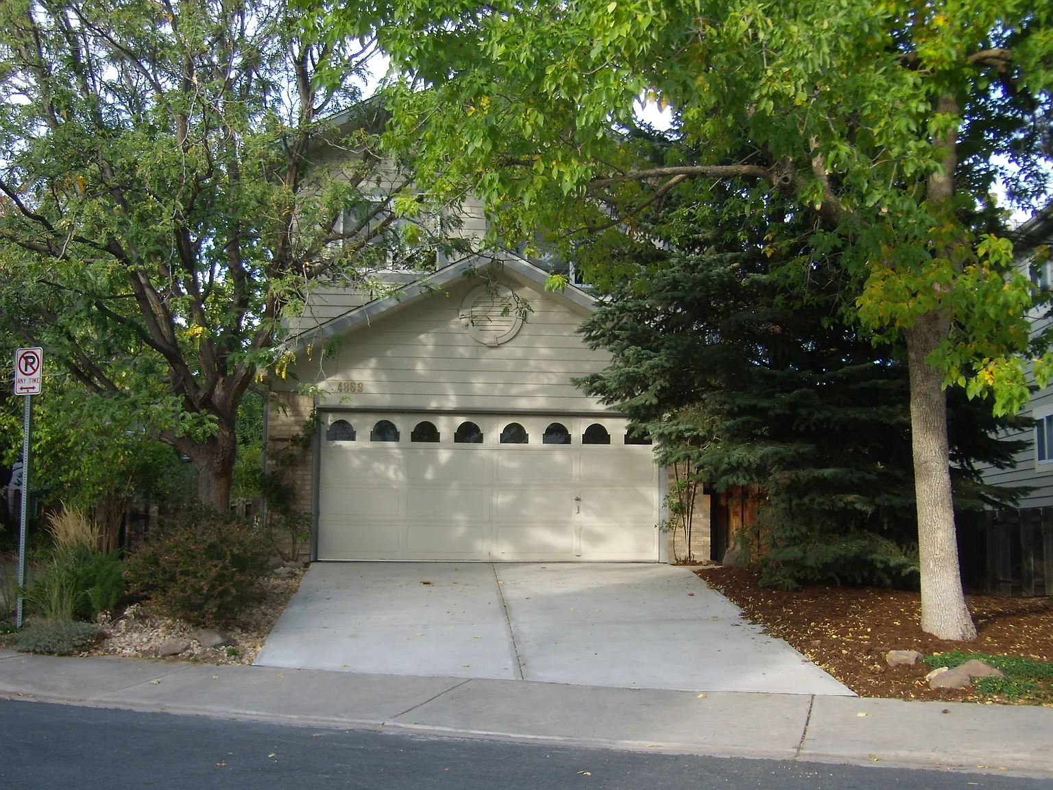 4 bed, 2350 sqft, $1,090 — Photo 1
