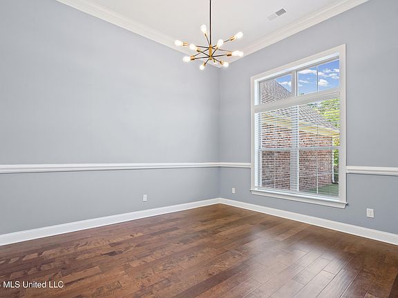 5th image of 2123 College Rd