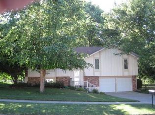 2748 SW Tutbury Town Rd, Topeka, KS 66614