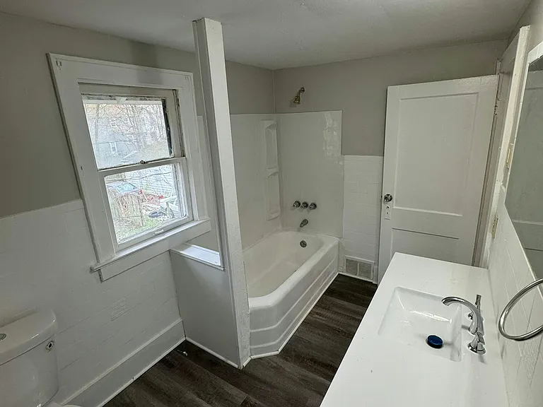 623 Storer Ave — Photo 8