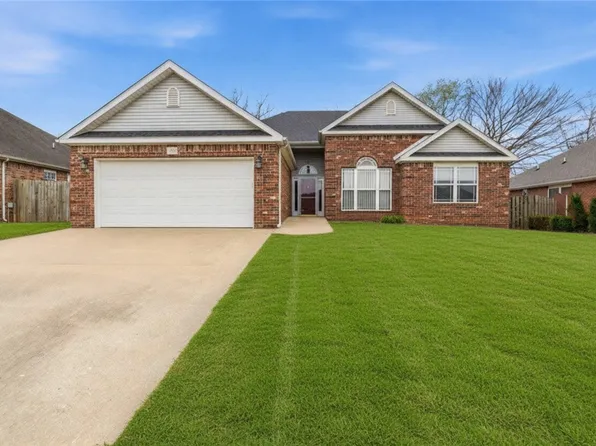 801 Walker St, Centerton, AR 72719