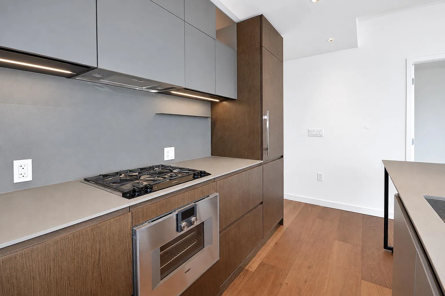 2 bed, 755 sqft, $4,200 — Photo 4