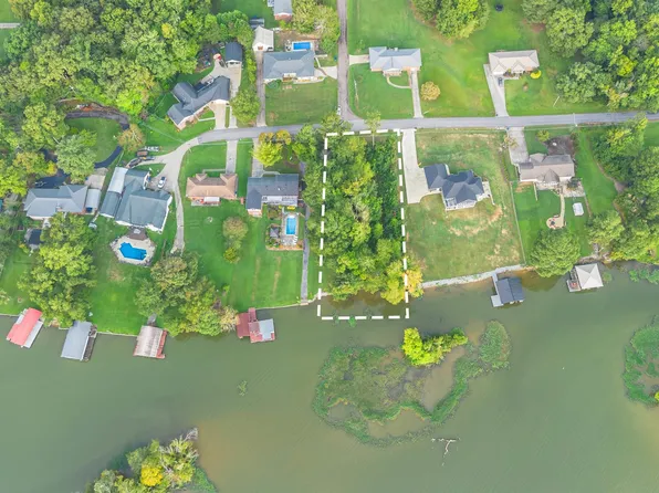 54 Lakeshore Dr, Rainbow City, AL 35906