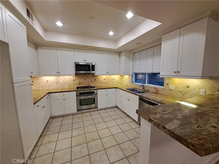 6300 Honolulu Ave #101 — Photo 19