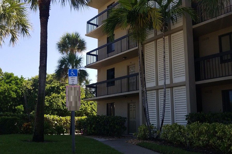 1st image of 101 S Seas Dr