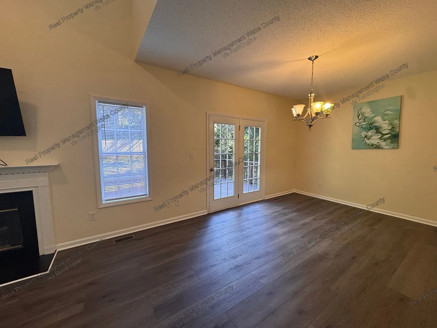 3 bed, 2.5 bath, 1900 sqft, $2,150 — Photo 3