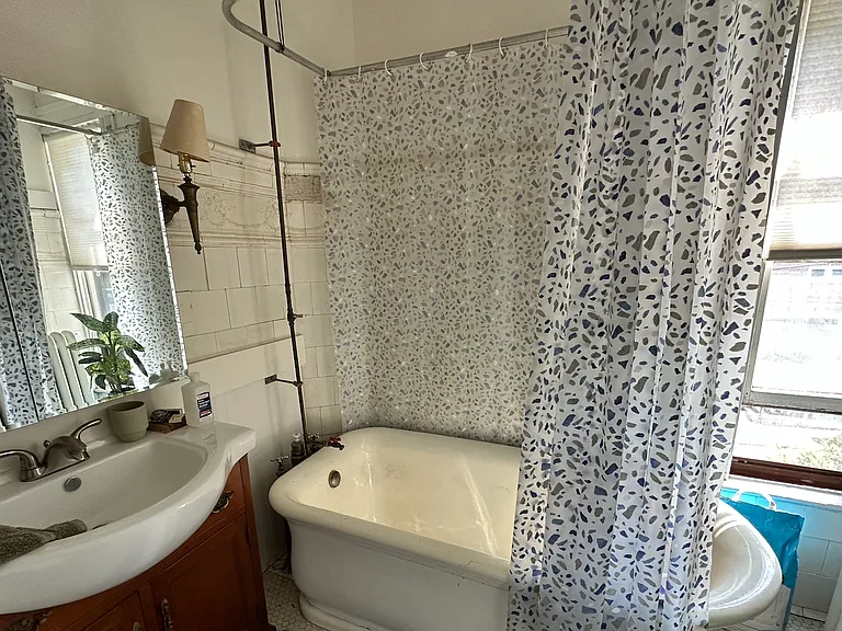 2nd bathroom with soaking tub