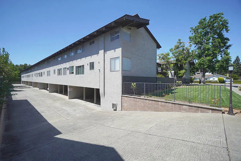 Building Photo 3