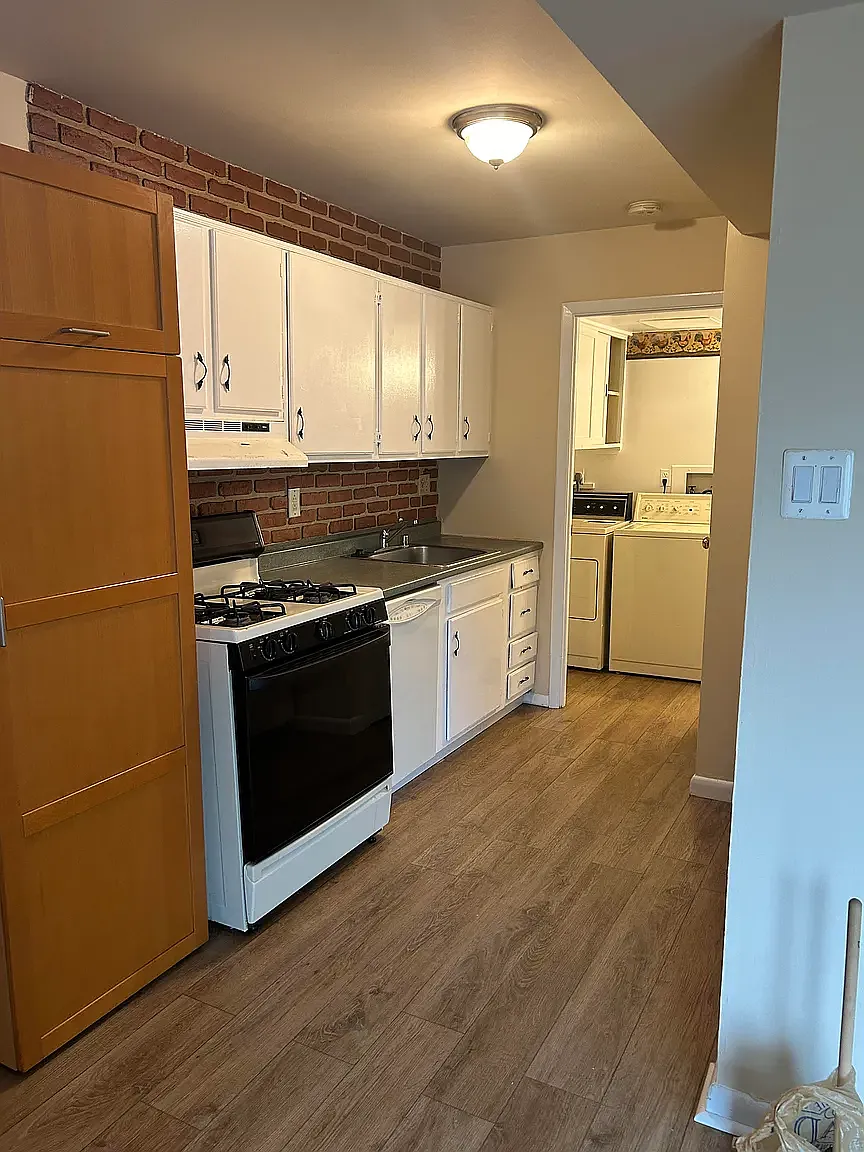 3 bed, 1152 sqft, $2,395 — Photo 2
