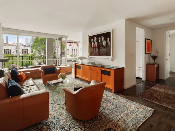 333 East 69th Street image 1 of 11