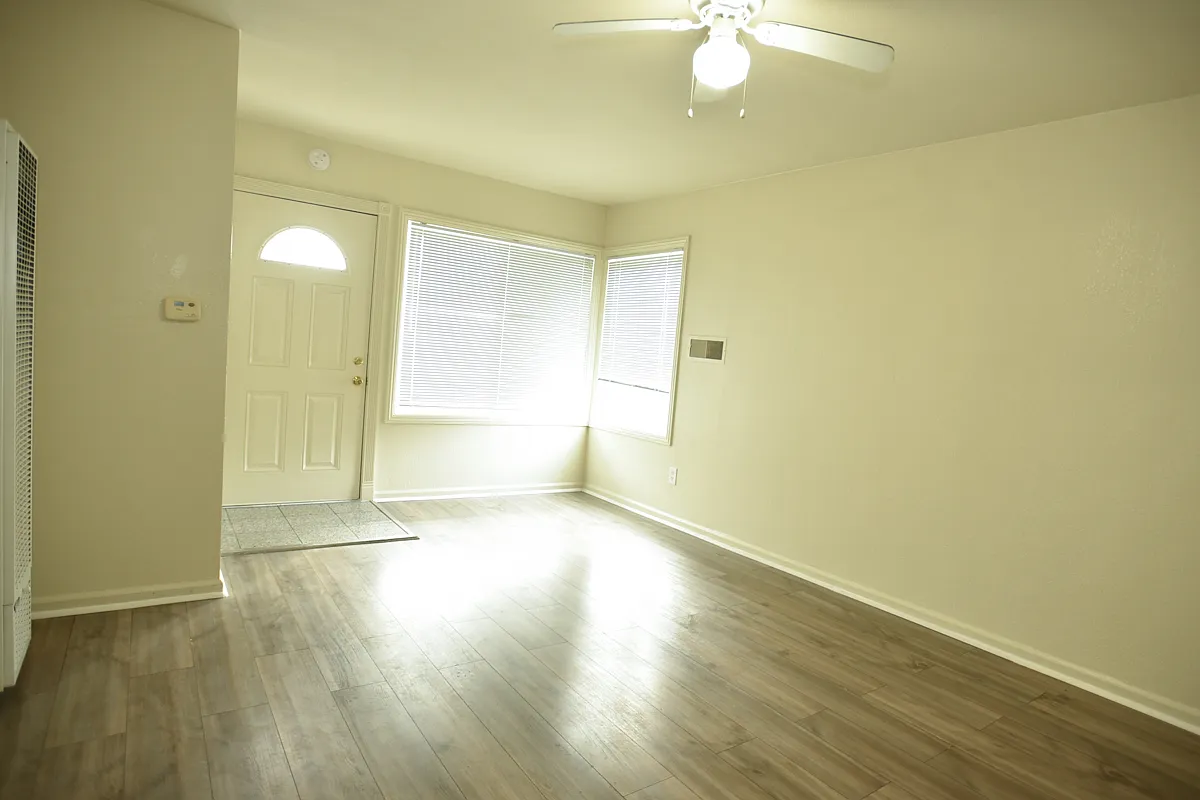 14817 Bancroft Ave — Photo 4