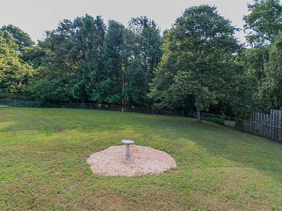 4th image of 1016 Foxmoor Dr