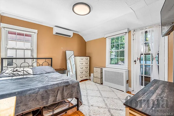 Sold by Forma New York LLC | media 17