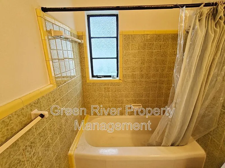 1654 Talbot Ave — Photo 18