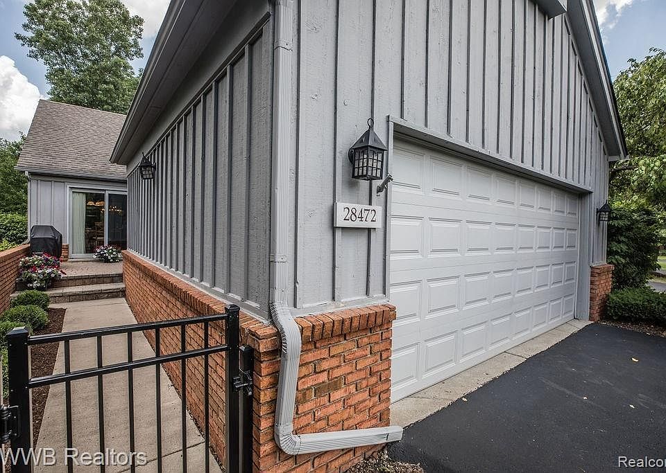 1st image of 28472 Venice Cir