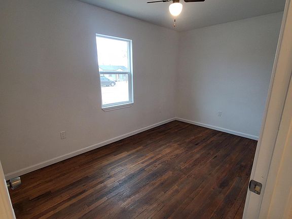 4th image of 4330 S Polk St