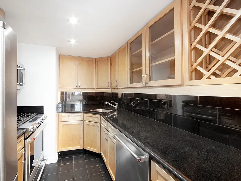 250 Mercer St #B908 — Photo 7