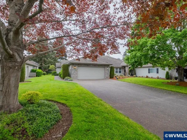 702 Castle Pines Dr N, Keizer, OR 97303