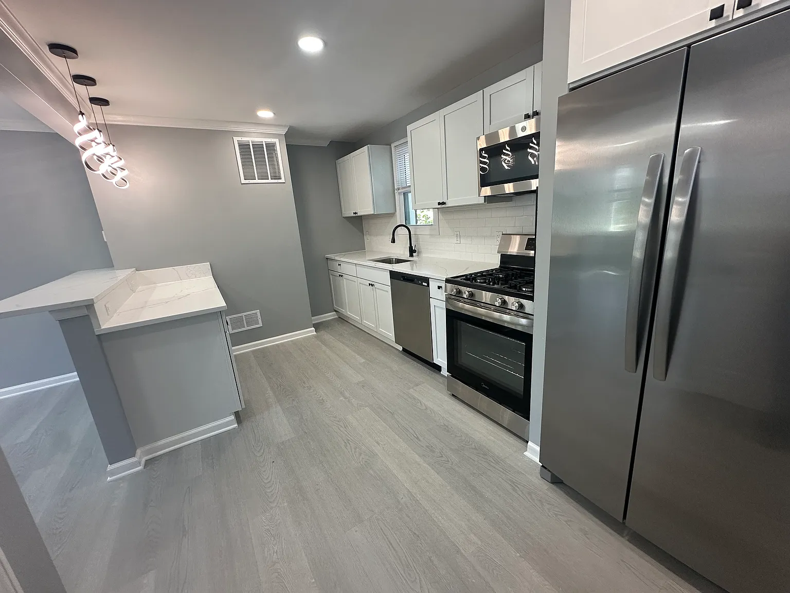 2 bed, 1200 sqft, $3,200 — Photo 3