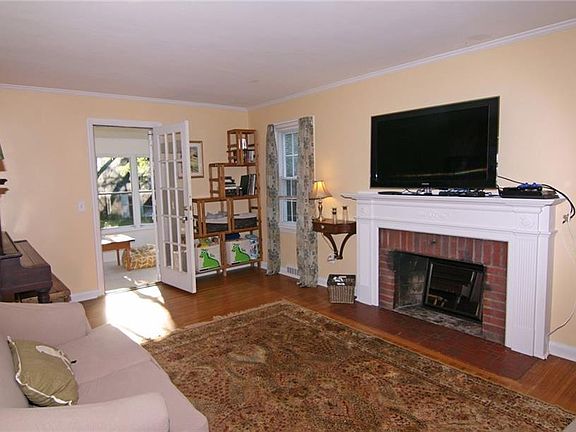 3rd image of 1239 Howard Rd