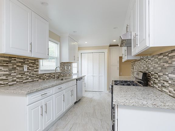 4th image of 145 W Santa Paula St