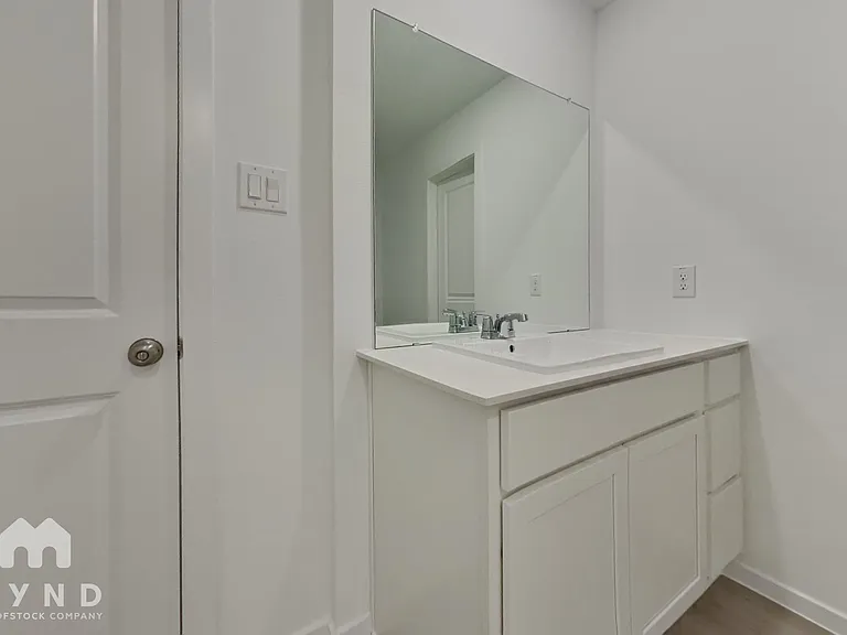 944 Capracotta Dr — Photo 6