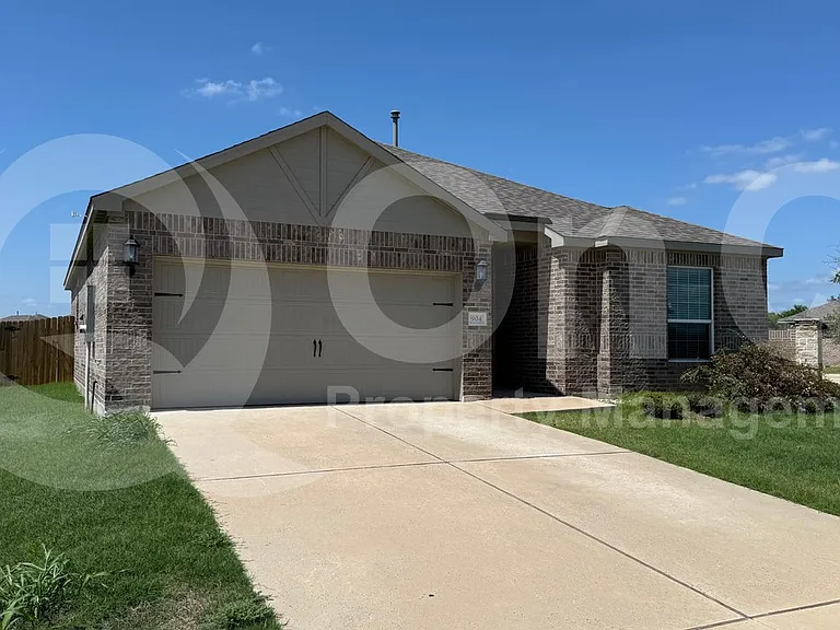 904 Emerson Dr — Photo 3