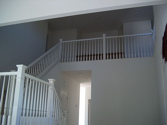 3rd image of 30719 Hillcrest Dr