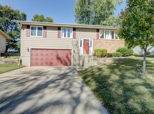 330 W Cambridge Dr, Decatur, IL 62526