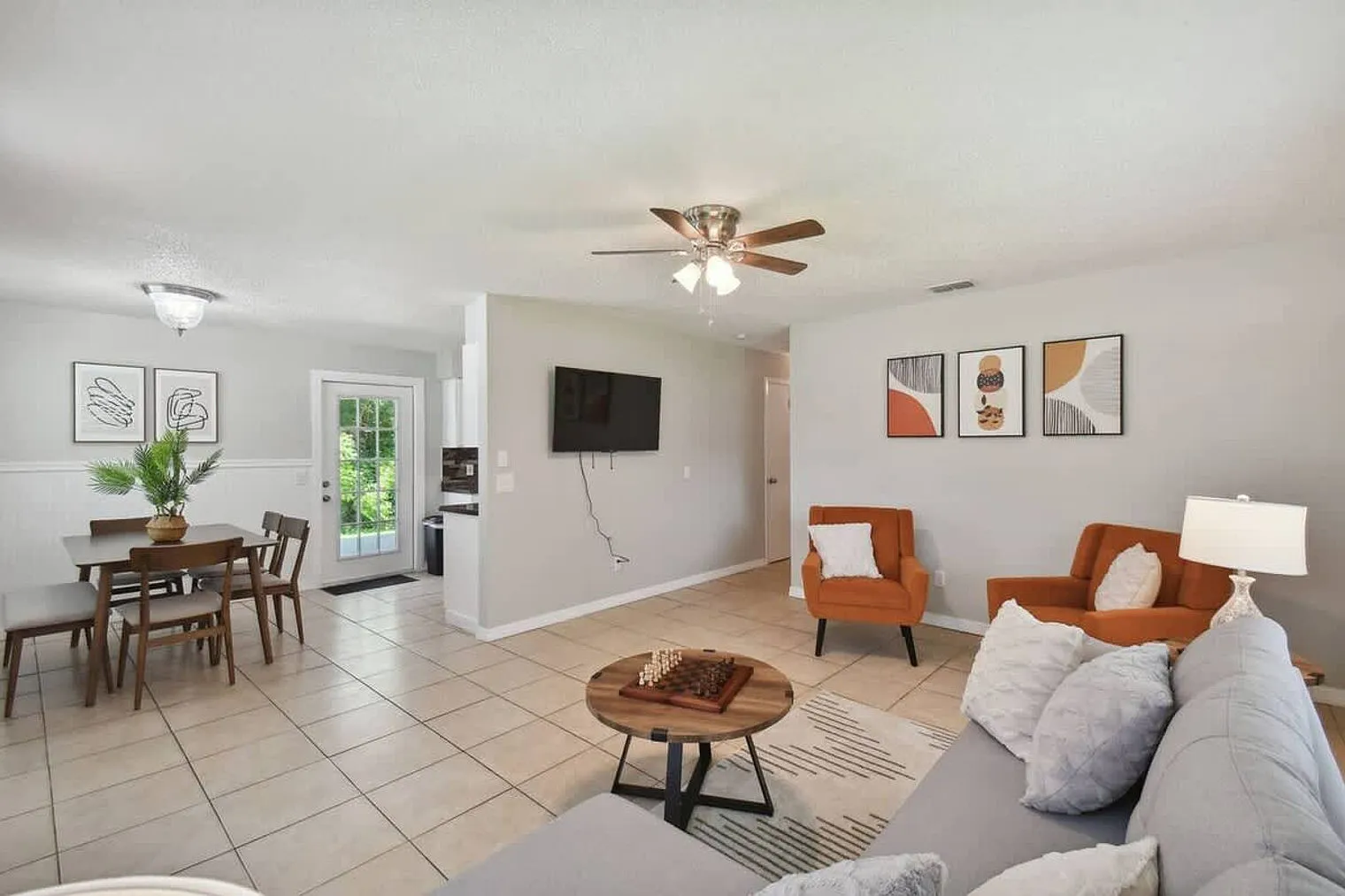 3 bed, 2.0 bath, 1227 sqft, $5,162 — Photo 4