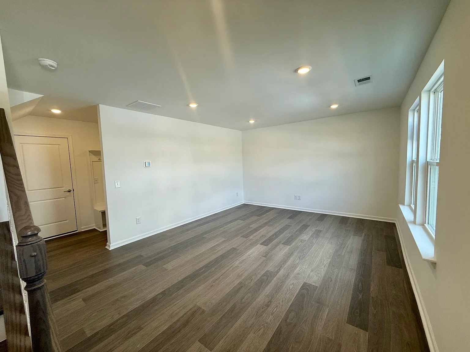 3 bed, 1952 sqft, $2,400 — Photo 4
