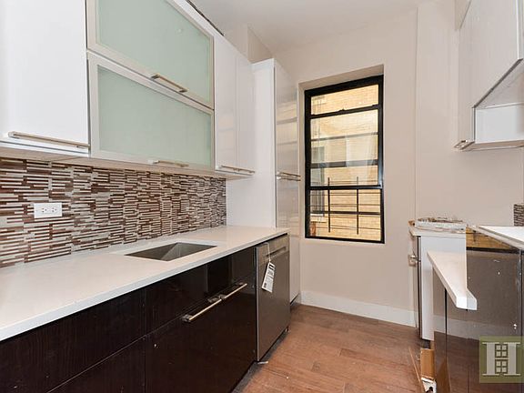 4th image of 4260 Broadway APT 406