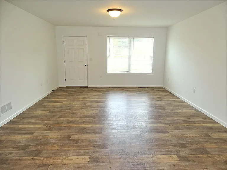 416 Masonic Dr — Photo 2