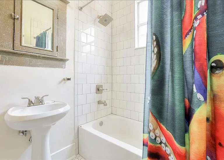 Shared bathroom downstairs