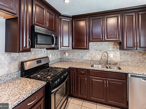 4th image of 15123 Catalpa Ct
