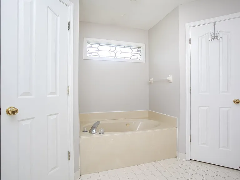 6906 Greyhawk Cv N — Photo 11
