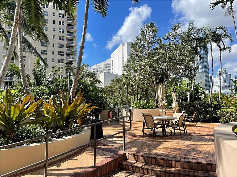 520 Brickell Key Dr #A1005 — Photo 32
