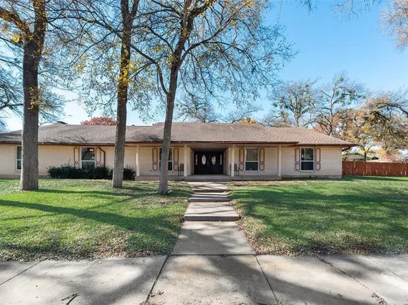 1151 Springbrook Dr, Desoto, TX 75115