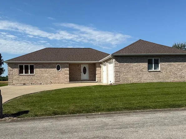 812 Reinhardt Dr, New Athens, IL 62264