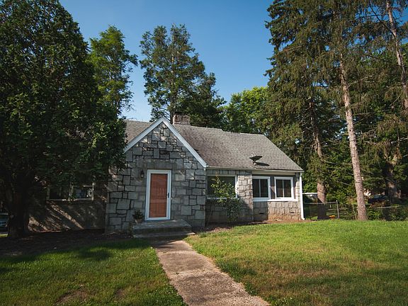 Front of house accessible from driveway or front parking spot.