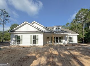 375 Canoochee Dr, Claxton, GA 30417