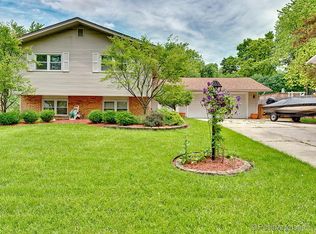 21W184 Coronet Rd, Lombard, IL 60148