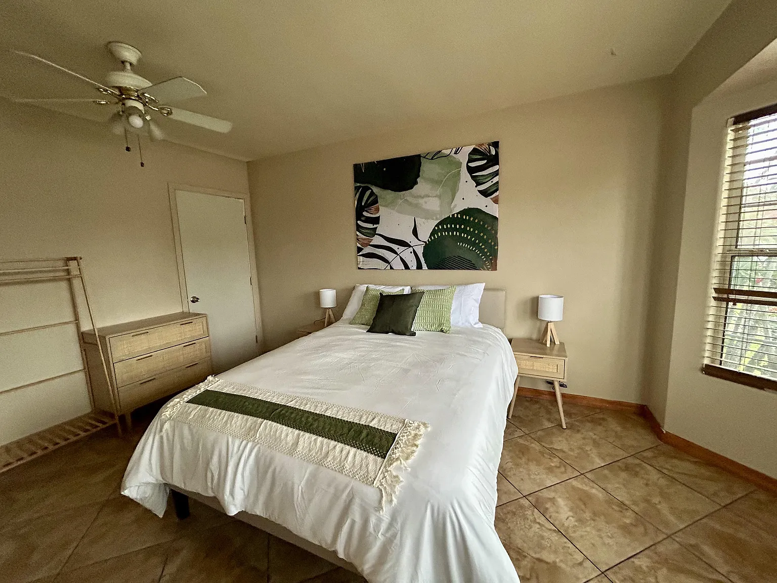 4 bed, 2.0 bath, 2057 sqft, $1,572 — Photo 3