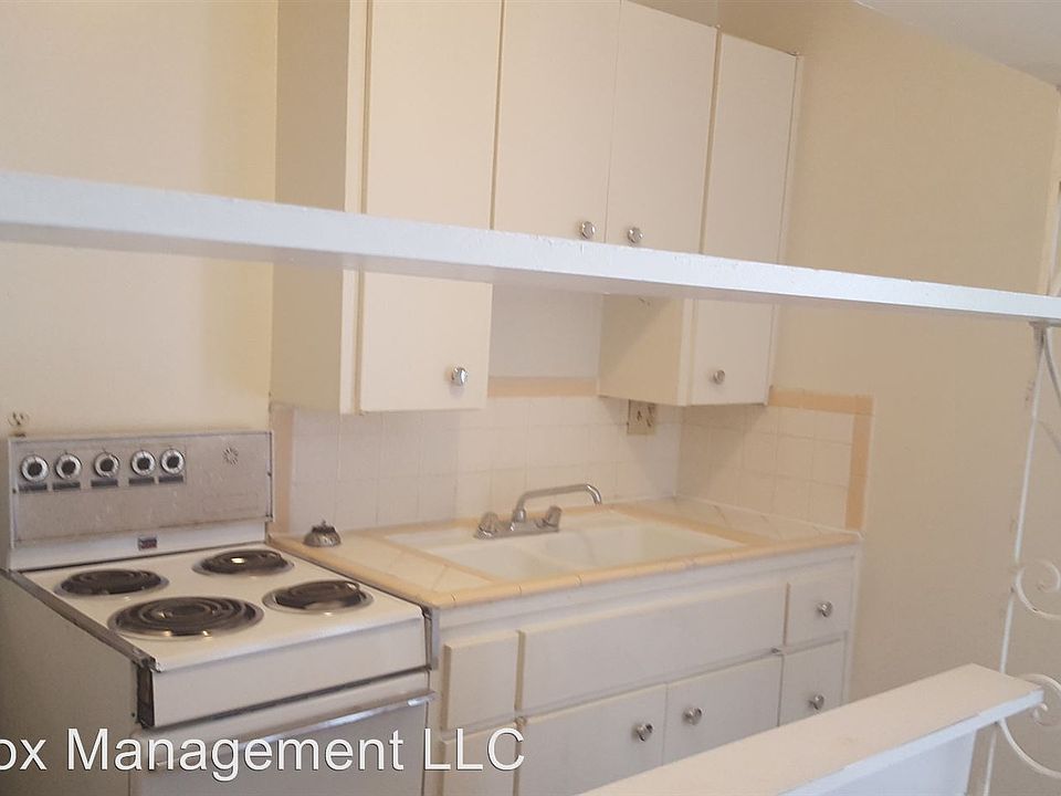 2nd image of 2121 Gold Ave SE APT 06