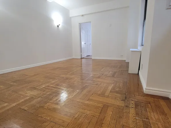 201 East 35th Street image 3 of 6