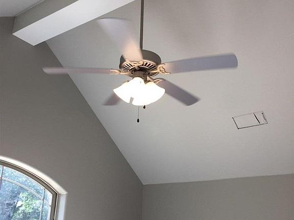 4th image of 405 Sunnyhill Dr