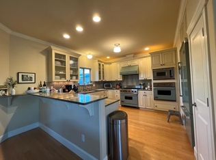 1211 16th St APT 3, Anacortes, WA 98221