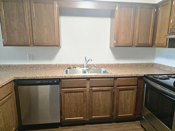 3rd image of 421 Concord Rd APT 12